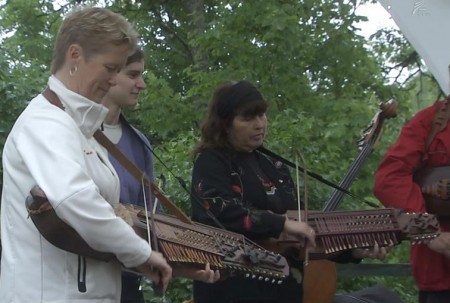Nyckelharpa is in vogue again.